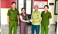 Nhặt được 400 triệu đồng trên đường, cô gái vội trình báo công an
