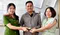 Hành động đẹp của nữ giáo viên dạy trẻ khuyết tật khi nhặt được tiền rơi