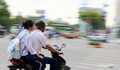 Phụ huynh cần làm gương để con an toàn trên đường đến trường
