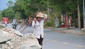 Sạt lở áp sát nhà dân, chạy đua dựng kè trước mùa mưa bão