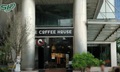 Vụ vỡ kính khiến khách hàng liệt nửa người: Bất ngờ thông tin chủ chuỗi cà phê mới nổi The Coffee House