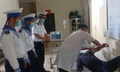 Qu&#226;n y đảo Trường Sa điều trị cho ngư d&#226;n bị sốt virus, c&#243; dấu hiệu bội nhiễm phổi