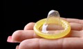 Bao cao su gi&#250;p ngăn ngừa l&#226;y nhiễm HIV như thế n&#224;o?
