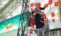 Các gian hàng gấp rút hoàn thiện trước ngày khai mạc Hội chợ Mùa Thu 2025
