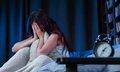 V&#236; sao người trung ni&#234;n dễ mất ngủ v&#224; c&#225;ch khắc phục hiệu quả