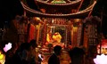 Hàng ngàn người dân đổ về hồ Hoàn Kiếm chiêm bái xá lợi Đức Phật
