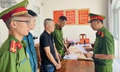 Giả vé số trúng thưởng, chiếm đoạt tiền của người khuyết tật