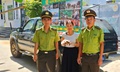 Phát hiện rùa núi vàng quý hiếm trên đường về nhà, người phụ nữ giao nộp kiểm lâm