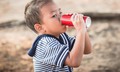 Cha mẹ phải biết 5 t&#225;c hại nghi&#234;m trọng của đồ uống c&#243; đường đối với trẻ em