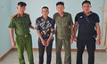 Người dân hỗ trợ công an tóm gọn gã đàn ông trộm xe máy
