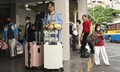 Người dân lỉnh kỉnh đồ đạc quay lại Thủ đô trong ngày cuối kỳ nghỉ lễ