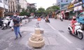 Tự ý đổ 5 trụ bê tông 'chình ình' trước chung cư Lilama, xử lý thế nào?