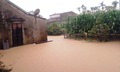 Hàng trăm ngôi nhà bị ngập do mưa cực lớn ở miền Trung