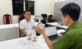 Bắt Phó Chủ tịch thị trấn ở Hà Nội vì sản xuất cồn y tế giả