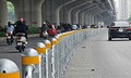 Hà Nội lắp hàng rào thép tách làn ô tô, xe máy trên đường Võ Chí Công và Phạm Văn Đồng