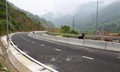 Cảnh sát giao thông kịp thời giúp thiếu niên lang thang trên cao tốc trở về với gia đình