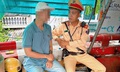 Kịp thời khuyên nhủ nam thanh niên bỏ ý định dại dột trên cầu Chương Dương
