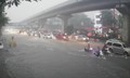 Hà Nội mưa dông mạnh, nhiều tuyến phố ngập úng chiều nay