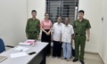 Cụ ông đi lạc giữa chiều muộn, được công an xã đưa về với gia đình