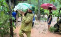 Công an, bộ đội căng mình giúp dân trong lũ