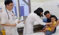 Cứu sống ngoạn mục b&#233; 2 tuổi rơi v&#224;o hồ c&#225; koi đuối nước