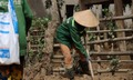 Người dân vùng lũ Nghệ An được hỗ trợ hơn 3.600 thùng nước uống đóng chai
