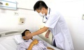 Giẫm phải đ&#225; nhọn khi lội ruộng, người đ&#224;n &#244;ng nhiễm loại vi khuẩn g&#226;y suy gan, thận