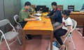 Xuống xe khách giữa đường, bé gái người Mông đi lạc gần 10 tiếng