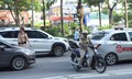 Xe máy 'lạc' làn phải đi lùi trên đường Võ Chí Công ngày đầu phân làn cứng