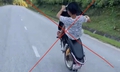 Xử lý thanh niên 18 tuổi không đội mũ bảo hiểm, 'bốc đầu' xe trên quốc lộ