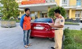 Lái ô tô kéo xe tự chế chở xe máy điện đăng TikTok để quảng cáo