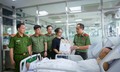 Giám đốc Công an Hà Nội thăm hỏi cán bộ bị thương khi bảo vệ an ninh cho sự kiện A80