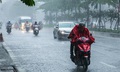 Mưa dông kéo dài từ miền Bắc vào Nam Bộ