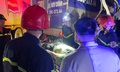 Giải cứu tài xế mắc kẹt trong cabin sau tai nạn lúc rạng sáng