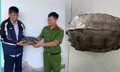 Người đàn ông làm điều đáng khen khi thấy rùa đất lớn băng qua đường
