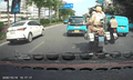 CSGT Hà Nội mở đường cho taxi chở nạn nhân tai nạn đến bệnh viện kịp thời