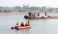 Vụ mẹ ôm con 2 tuổi nghi nhảy cầu: Đã tìm thấy thi thể cháu bé