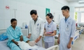 Người đàn ông bị lưỡi máy cắt cỏ văng trúng đứt lìa bàn chân