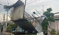 Dông lốc làm sập và tốc mái 47 căn nhà ở Đồng Tháp