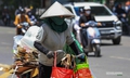 Người lao động nhọc nhằn mưu sinh dưới nắng như đổ lửa
