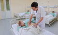 Tán sỏi qua da cho người đàn ông bị biến dạng cột sống 18 năm