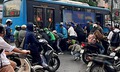 Nguyên nhân vụ tai nạn khiến một phụ nữ mắc kẹt dưới gầm xe buýt ở Hà Nội