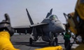 Tiêm kích F/A-18 Super Hornet Mỹ vô hiệu hóa tàu Iran vượt phong tỏa
