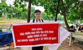 Không phải thi tốt nghiệp, nam sinh đạt giải Nhất quốc gia môn Sinh học làm băng rôn đến điểm thi cổ vũ sĩ tử