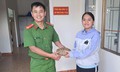Phát hiện rùa núi vàng trong vườn, nữ sinh ở Lâm Đồng mang đến cơ quan công an