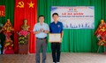 Khen thưởng nam sinh lao xuống biển cứu bé gái bị sóng cuốn