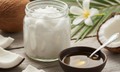Nên dùng dầu dừa hay dầu ô liu để làm đẹp da?