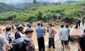 Mưa lớn cuốn trôi hai vợ chồng đi qua đập tràn, người chồng tử vong