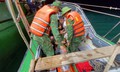 Biên phòng Nghệ An kịp thời cứu thuyền viên bị tai nạn lao động trên biển