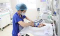 Hạ thân nhiệt xuống 33,5 độ C cứu trẻ ngạt nặng sau sinh
